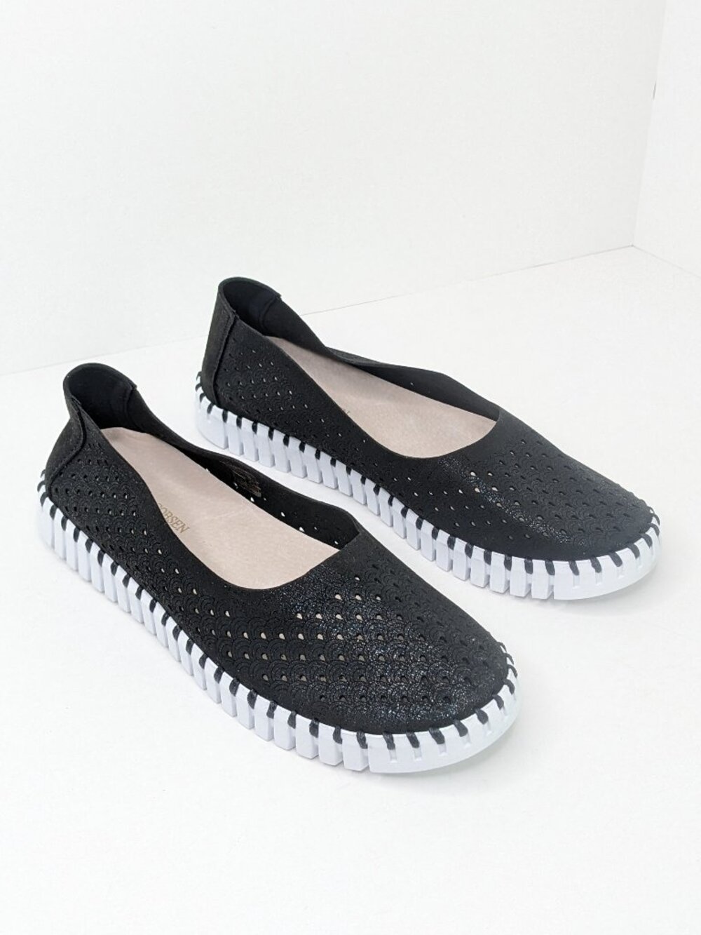 Isle Jacobsen Tulip Slip-On Shoes Black Perforated Womens 40 EU (US 10)